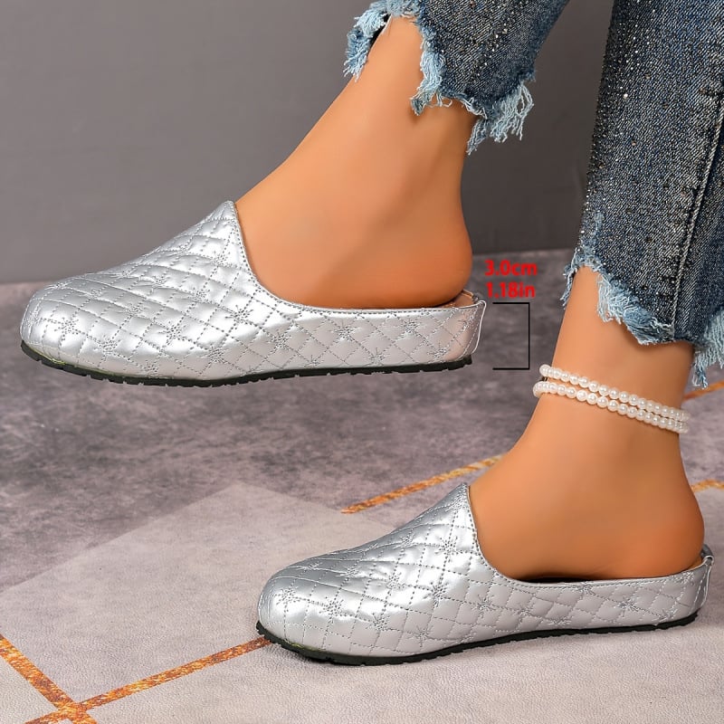 Sieviešu slip-on kurpes ar nošūtiem detaļām Lolita stilā, augšējā materiāla TPR, zole PUR, platforma, zoles biezums virs 11 cm.