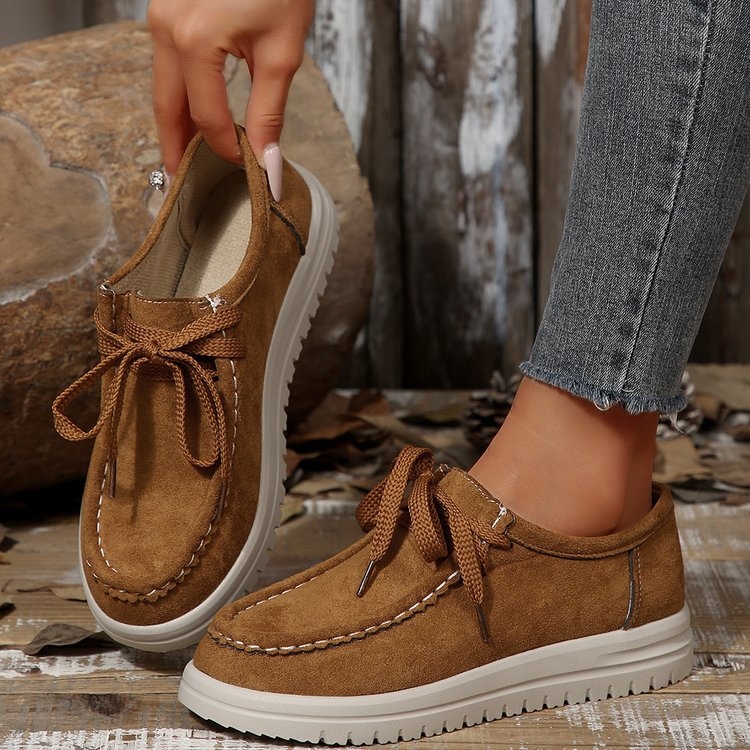 Sieviešu ikdienas kurpes ar velūra augšpusi, apaļš purngals, vidēja papēdis 3–5 cm, priekšējā šņorēšana