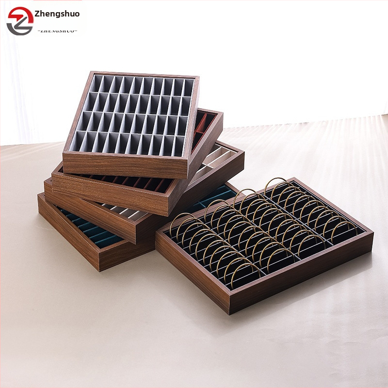 Karkötő bemutató állvány, tömörfa, négyzetes kialakítás, egy réteg, magas minőség, 2025 tavasza