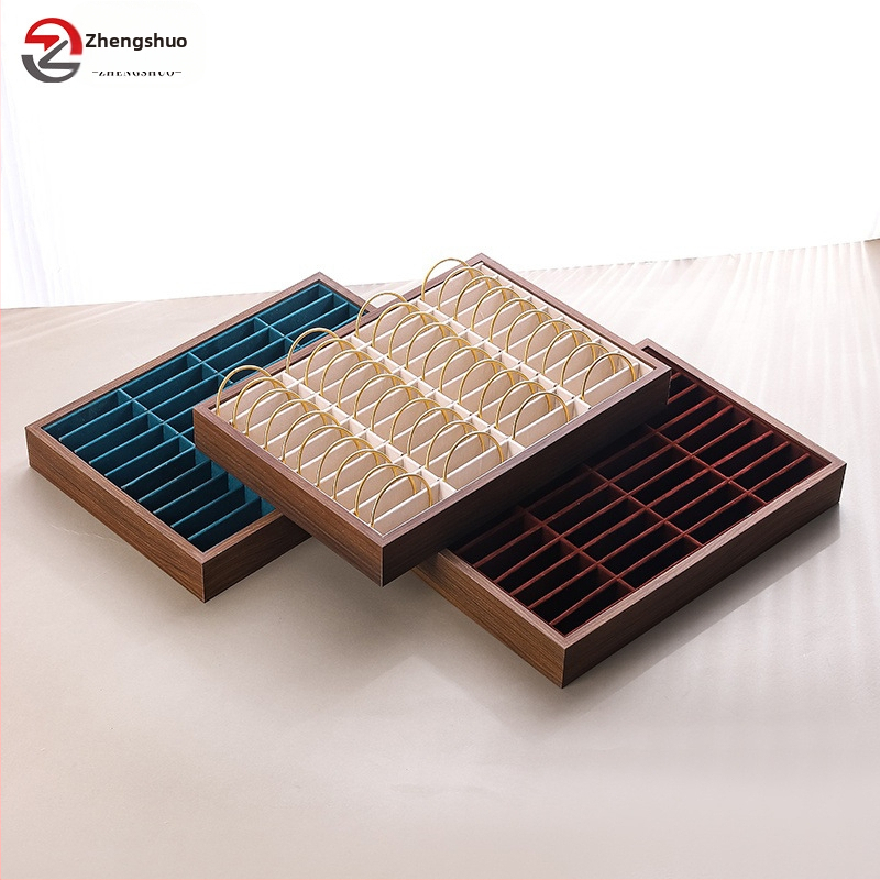 Поставка за гривни, масивно дърво, квадратен дизайн, едно ниво, висок клас, пролет 2025