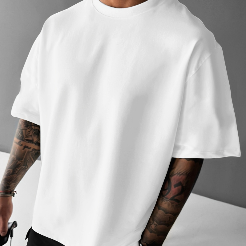 Vīriešu T-krekls no 96%+ kokvilnas, apaļš kakla izgriezums, īsās piedurknes, brīvs piegriezums