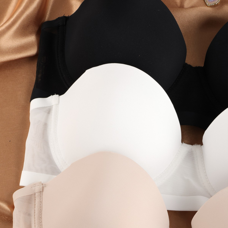 Σουτιέν με πλήρες κάλυμμα, αναπνέον νάιλον, αφαιρούμενες διπλές τιράντες, λεπτά διαμορφωμένα κύπελλα, πίσω κλείσιμο με τέσσερις σειρές