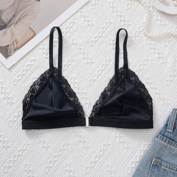 Nailona krūšturis ar trijstūra kausiem, aizmugurēja aizdare, fiksētas dubultās siksnas, plānas formētās kausi, elpojošs materiāls