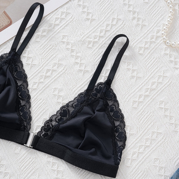 Nailona krūšturis ar trijstūra kausiem, aizmugurēja aizdare, fiksētas dubultās siksnas, plānas formētās kausi, elpojošs materiāls