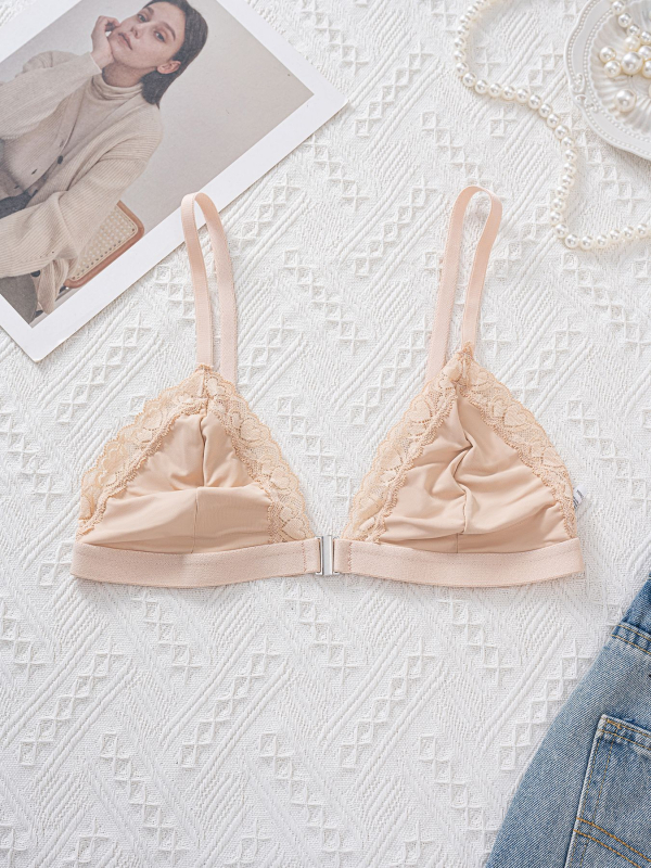 Nailona krūšturis ar trijstūra kausiem, aizmugurēja aizdare, fiksētas dubultās siksnas, plānas formētās kausi, elpojošs materiāls