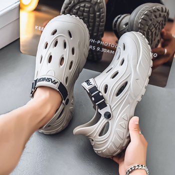 Ανδρικά σανδάλια Crocs στυλ, ελαφριά και διαπνέοντα, EVA επάνω και σόλα EVA, στρογγυλή μύτη, casual με κλειστό δάχτυλο, καλοκαίρι 2025, σόλα φτιαγμένη με έγχυση