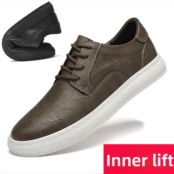 Ανδρικά αθλητικά παπούτσια: επάνω μέρος από δίστρωτο δέρμα αγελάδας, διαπνοή, χαμηλό προφίλ, εσωτερική αύξηση ύψους, κλείσιμο με κορδόνια, συνθετική σόλα