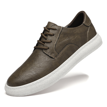 Ανδρικά αθλητικά παπούτσια: επάνω μέρος από δίστρωτο δέρμα αγελάδας, διαπνοή, χαμηλό προφίλ, εσωτερική αύξηση ύψους, κλείσιμο με κορδόνια, συνθετική σόλα