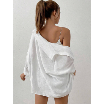 Риза с ленена материя, четиристранно разтягане, слим фит, яка с широко разположен разрез, ръкав ¾