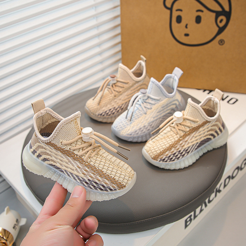 Vaikų Coconut sportbačiai – tinklinė viršutinė dalis, gumos padas, dryžių raštas, kasdienis stilius, vasara 2025