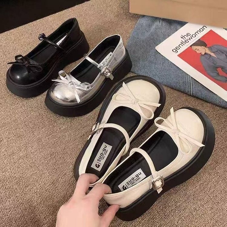 Дамски лоуфър с PU горна част, кръгъл нос, дебел ток 6–8 см, закопчване с една катарама, гумирана подметка