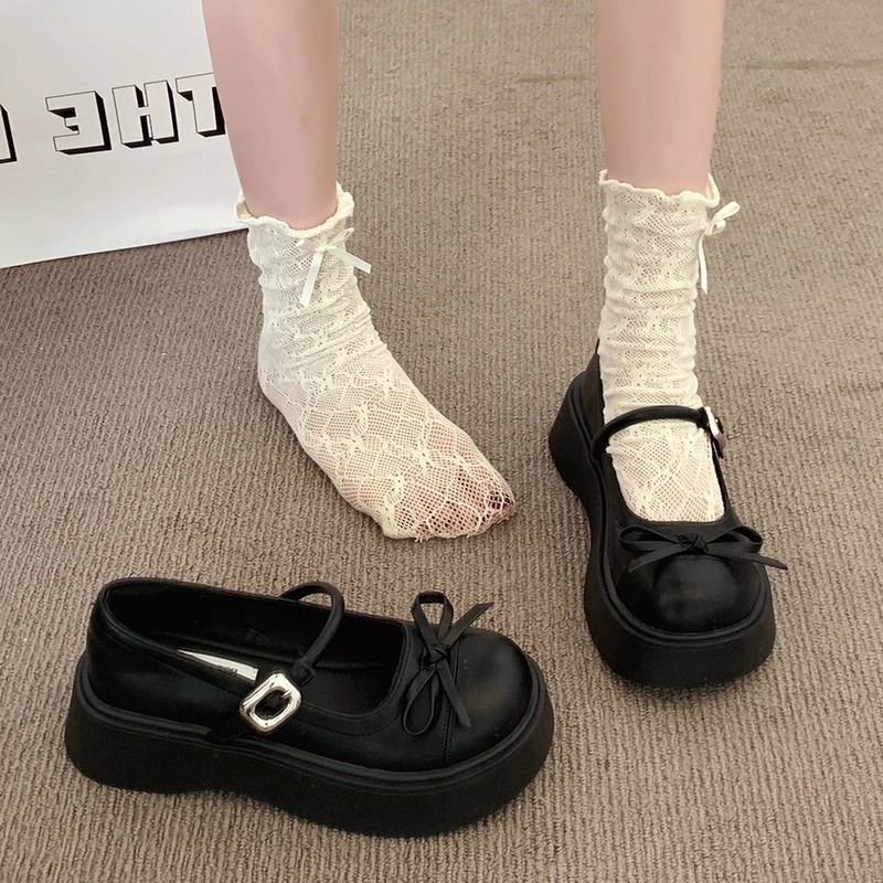 Дамски лоуфър с PU горна част, кръгъл нос, дебел ток 6–8 см, закопчване с една катарама, гумирана подметка