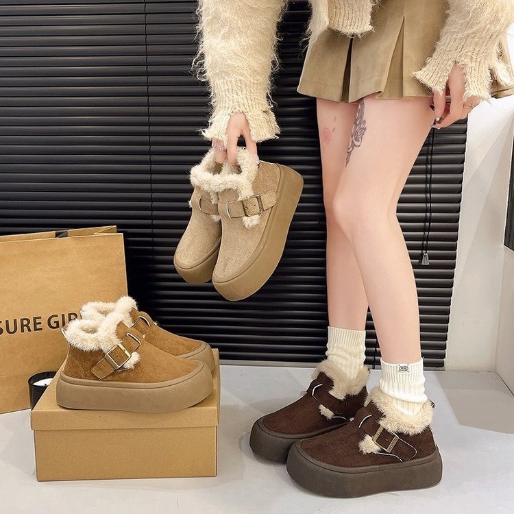 Snieginiai batai su sagtimi, šilta dirbtinio kailio įdaila, nubukinės odos viršus, guminė pada, platforma, aukštas batų kaklas, moterims