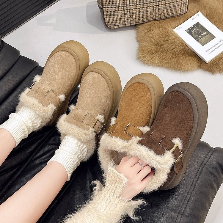 Snieginiai batai su sagtimi, šilta dirbtinio kailio įdaila, nubukinės odos viršus, guminė pada, platforma, aukštas batų kaklas, moterims