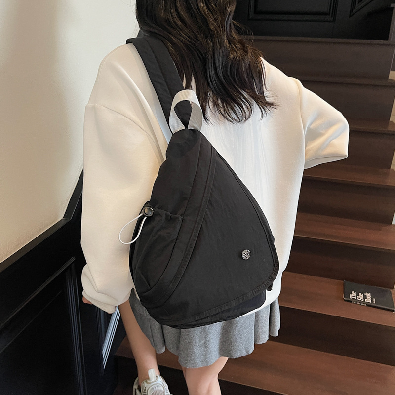 Lauko sporto krūtinės krepšys, užtrauktuko užsegimas, paslėpta kišenė su užtrauktuku, drobė, poliesterio pamušalas