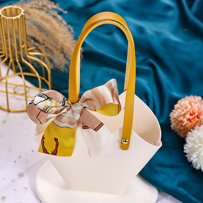 Odinė širdies formos saldainių kišenė su kaspinu, korėjietiškas stilius, šiuolaikinė dailė, lengvas prabangos pojūtis, vestuvėms