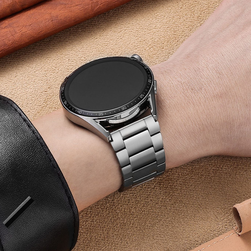 Huawei GT3 Pro-hoz készült fém órapóráz – titániumötvözet, konvex fej, három golyós dizájn; univerzális csere, 2022-ben debütált; tartalmazza az óraszíjat