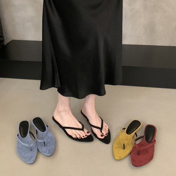 Női szandálok hegyes orral és klínes sarokkal, velúr felsőrész, gumitalp, Koreai stílus, Tavasz 2025