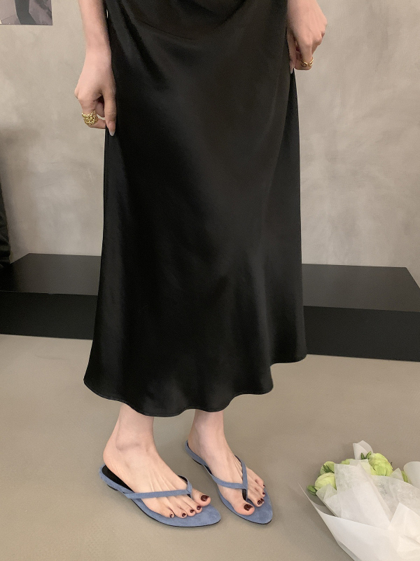 Női szandálok hegyes orral és klínes sarokkal, velúr felsőrész, gumitalp, Koreai stílus, Tavasz 2025