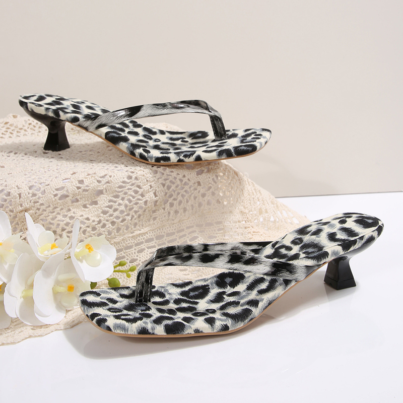 Leopard uzorak thong sandale s niskom petom, kvadratni vrh, PU gornji dio, gumeni potplat — ljeto 2025, europsko-americki stil