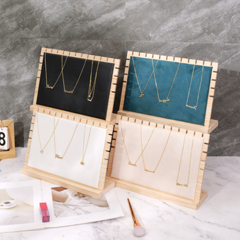 Sincere tömörfa ékszerkiállító állvány L-alakú, egysoros, egy szint, összeszerelt kivitel