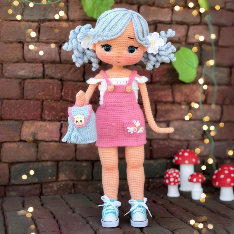 Χειροποίητη κούκλα πλεκτή με τρία μικρά σακίδια γάτας και σκύλου, κορίτσι με ροζ-μπλε μαλλιά — Ακρυλικό νήμα πλεξίματος για το χέρι, Τεχνική: Semi-Worsted, Μορφή νήματος: Skein, Κωδικός προϊόντος: YB