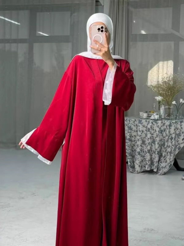 Abaja divu daļu komplekts ar ziedu patchwork dizainu, mežģīņu apdare, garas piedurknes, poliesters 95%+, kods K118