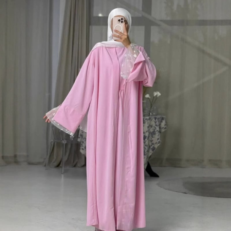 Abaja divu daļu komplekts ar ziedu patchwork dizainu, mežģīņu apdare, garas piedurknes, poliesters 95%+, kods K118