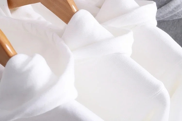 Kapucnis pulóver - hosszú ujjú, nyomtatott minta, poliészter 71–80%, tavaszi laza