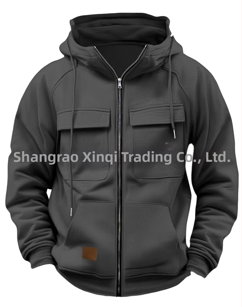 Hoodie su daug kišenių ir užtrauktuku, 250 g poliesterio audinys, flisu vidus, laisvas kirpimas, rudens–žiemos 2025