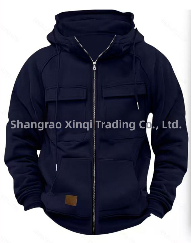 Hoodie su daug kišenių ir užtrauktuku, 250 g poliesterio audinys, flisu vidus, laisvas kirpimas, rudens–žiemos 2025