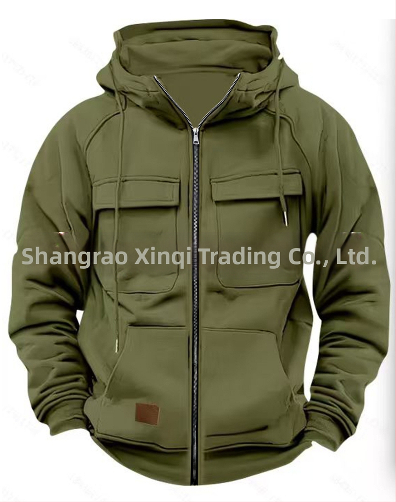 Hoodie su daug kišenių ir užtrauktuku, 250 g poliesterio audinys, flisu vidus, laisvas kirpimas, rudens–žiemos 2025