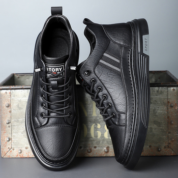 Ανδρικά casual sneakers: στρογγυλή μύτη, επάνω από δύο στρώσεις βοδινό δέρμα, χαμηλό τακούνι 1–3 cm, ελαστικό κλείσιμο, καουτσούκ σόλα