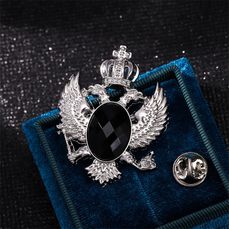 Broš s krunom i anđeoskim krilima, legura, elektroplatirana, unisex, memorijalna i dekorativna
