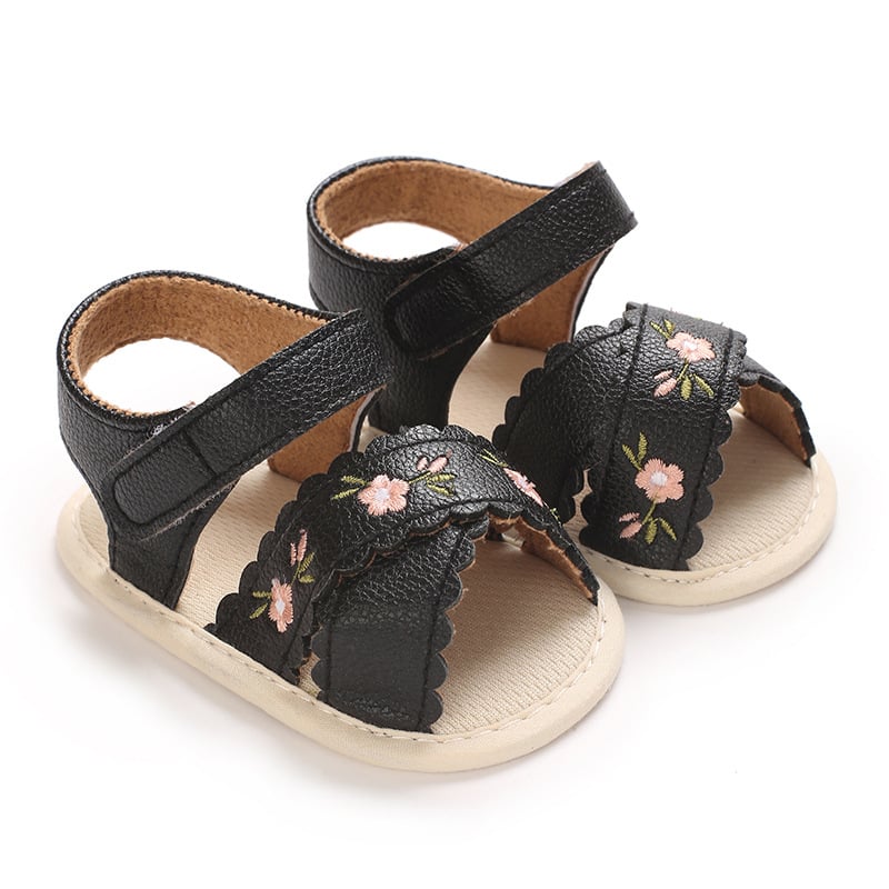 Detské sandále s výšivkou, PU horný materiál, textilná podrážka, stielka a vnútro z textilu, zapínanie na suchý zips, otvorený prst, pre 6–12 mesiacov, jar 2025 vydanie