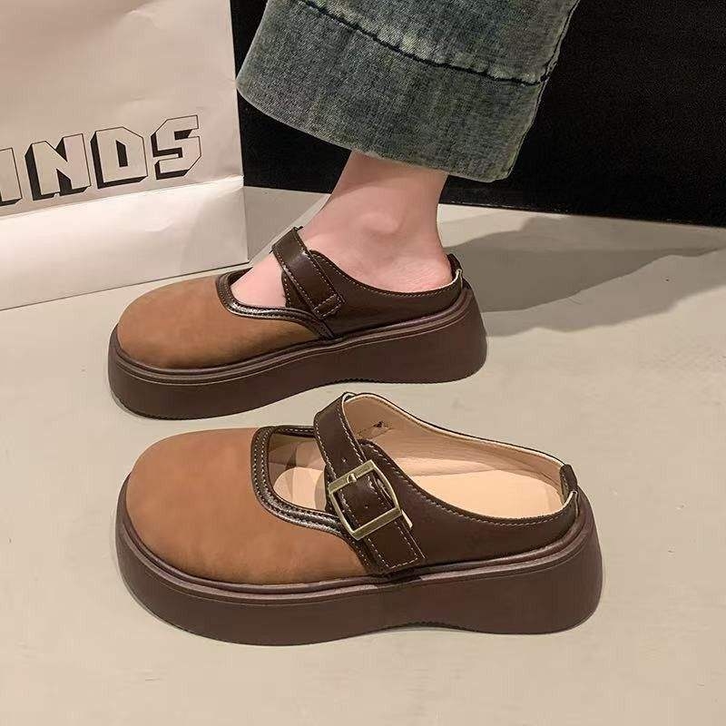 Baotou-stílusú női vastag talpú papucs, felső rész mikrofiber bőr, talp gumi, sík talp, talp vastagsága 0–3 cm