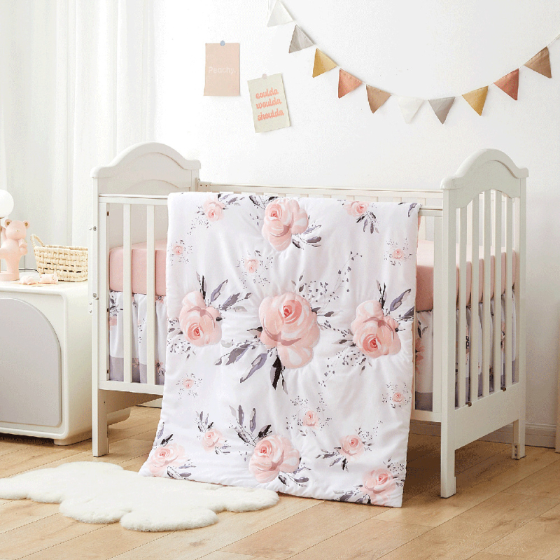 Rajzfilm mintás babatakaró — poliészter töltet, anyag kémiai rostból, 3 éves kor alatt gyerekeknek