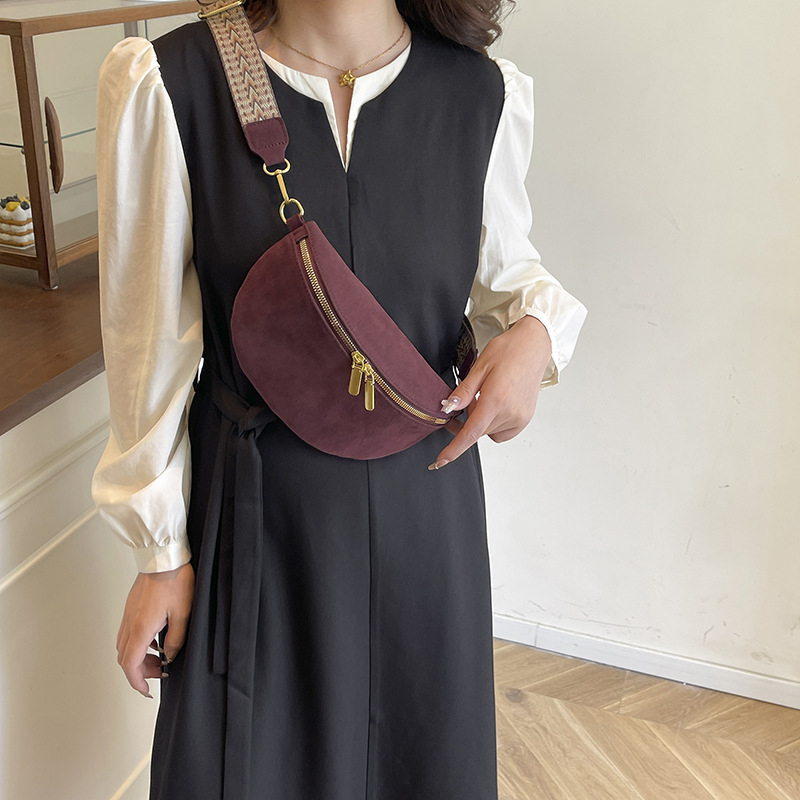 Sieviešu crossbody soma ar platām siksnām, Eiropas-Amerikas retro stils, PU materiāls, rāvējslēdzēja atvērums, iekšējā kabata ar rāvējslēdzēju