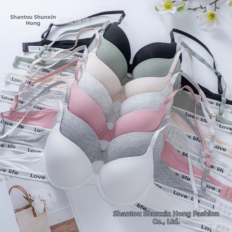 Безшевен сутиен с метална костилка, 3/4 чашка, тънък формован чаш, основен материал: вискоза 90–95%, подплата спандекс <30%, фиксирани двойни презрамки, задно закопчаване с две редици катарами