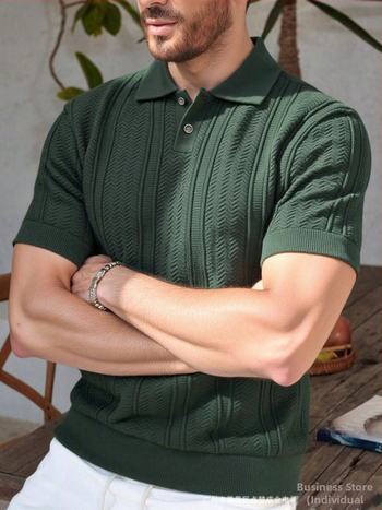 Πουλόβερ σε βρετανικό στυλ, με γιακά τύπου πουκάμισου, μακριά μανίκια, μαλλί 30–35%, χωρίς τσαλάκωμα