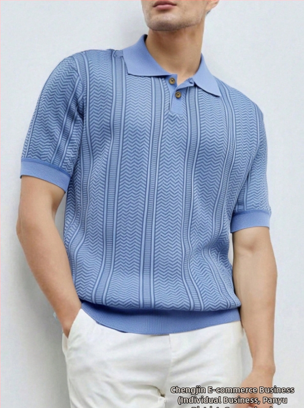 Πουλόβερ σε βρετανικό στυλ, με γιακά τύπου πουκάμισου, μακριά μανίκια, μαλλί 30–35%, χωρίς τσαλάκωμα