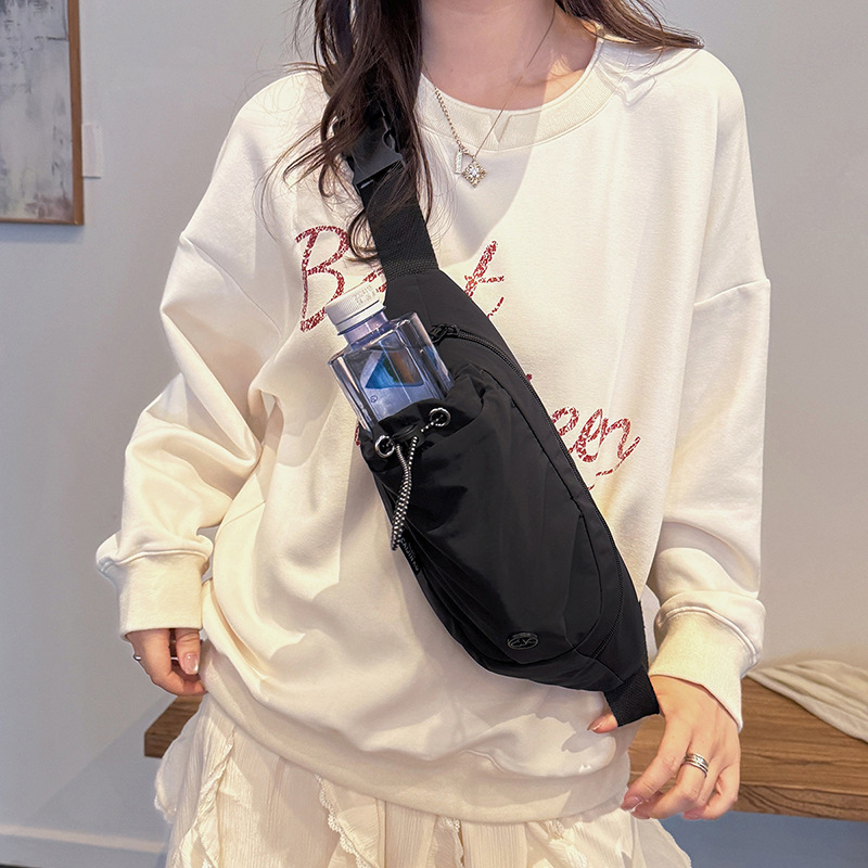 Nailona jostas soma, ielu stila dizains, rāvējslēdzēja aizdare, iekšējais nodalījums dokumentiem, 2025. rudens