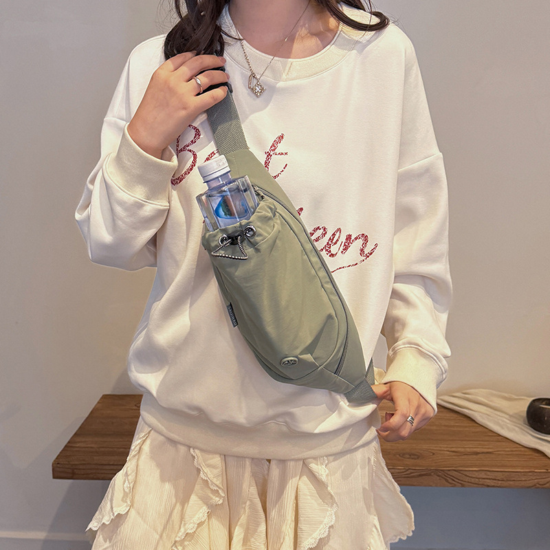 Nailona jostas soma, ielu stila dizains, rāvējslēdzēja aizdare, iekšējais nodalījums dokumentiem, 2025. rudens