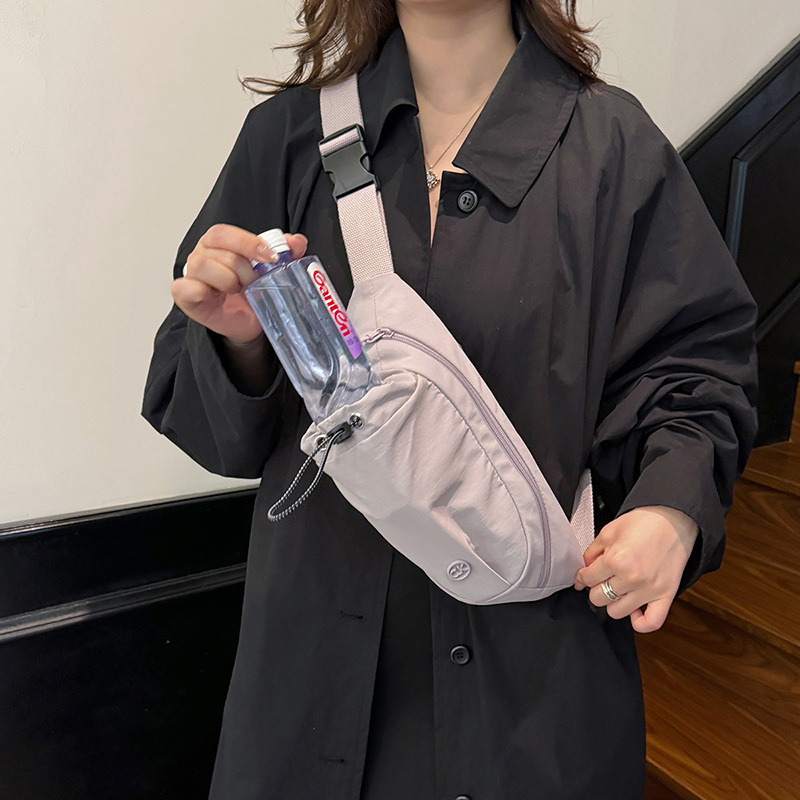 Nailona jostas soma, ielu stila dizains, rāvējslēdzēja aizdare, iekšējais nodalījums dokumentiem, 2025. rudens