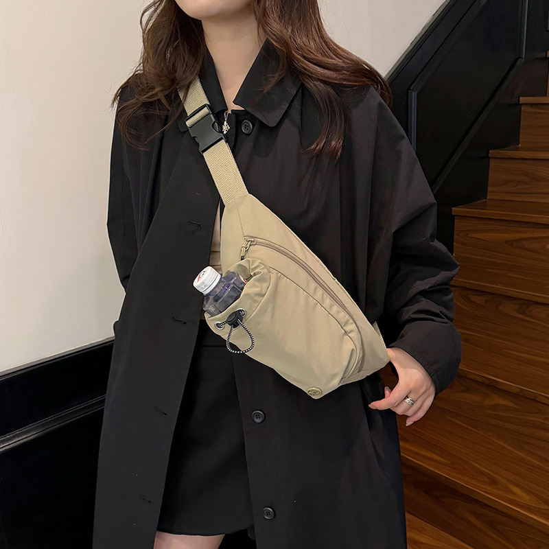 Nailona jostas soma, ielu stila dizains, rāvējslēdzēja aizdare, iekšējais nodalījums dokumentiem, 2025. rudens