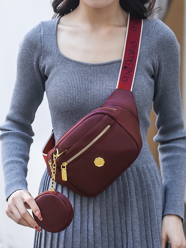 Geantă crossbody din nylon, stil urban simplu, lansare primăvara 2024, fermoar, buzunare interioare pentru telefon și card de identificare