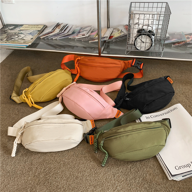 Crossbody torba – platno, gradski jednostavan stil, podstava od poliestera, srednja tvrdoća, za svakodnevnu uporabu