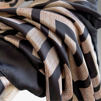 Női hosszú napszűrő blúz-sál geometriai mintával (Anyag: szintetikus selyem; Szövés módja: warp knitting; Mintázat: Geometriai; Feldolgozás: nyomtatás; Stílus: közepes hosszúság)