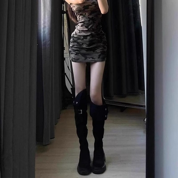 Cizme de motocicletă până la genunchi, partea superioară din velur, vârf pătrat, toc foarte înalt (>8 cm), talpă din cauciuc