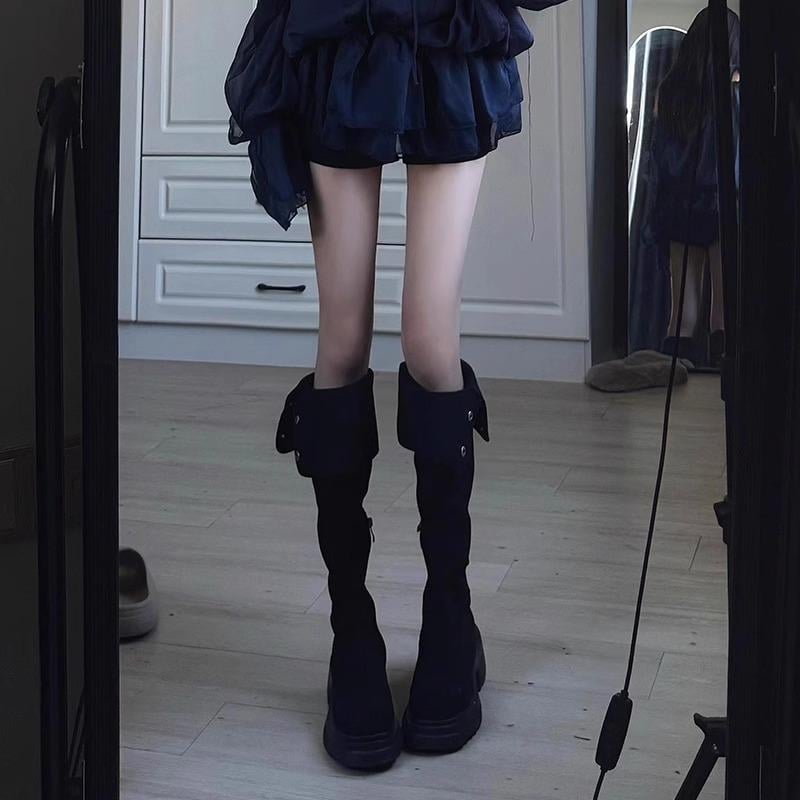 Cizme de motocicletă până la genunchi, partea superioară din velur, vârf pătrat, toc foarte înalt (>8 cm), talpă din cauciuc